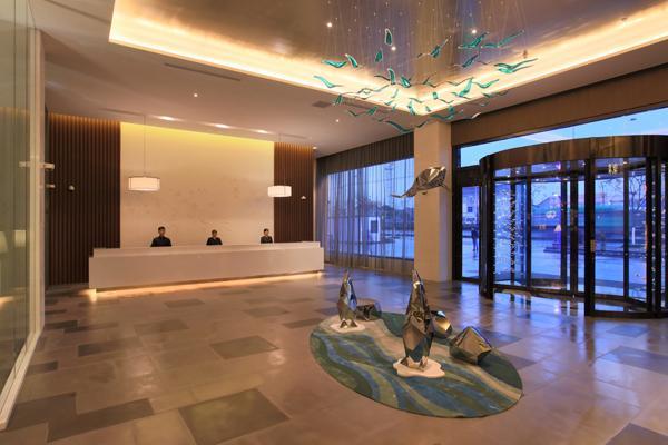 Hotel Orange Crystal *