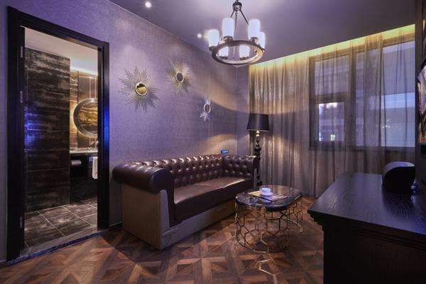 Hotel Orange Crystal *