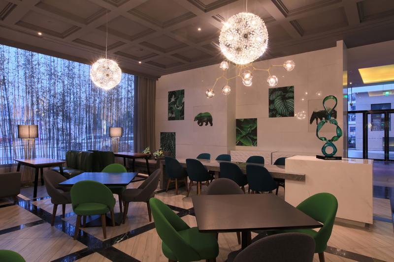 Hotel Orange Crystal *